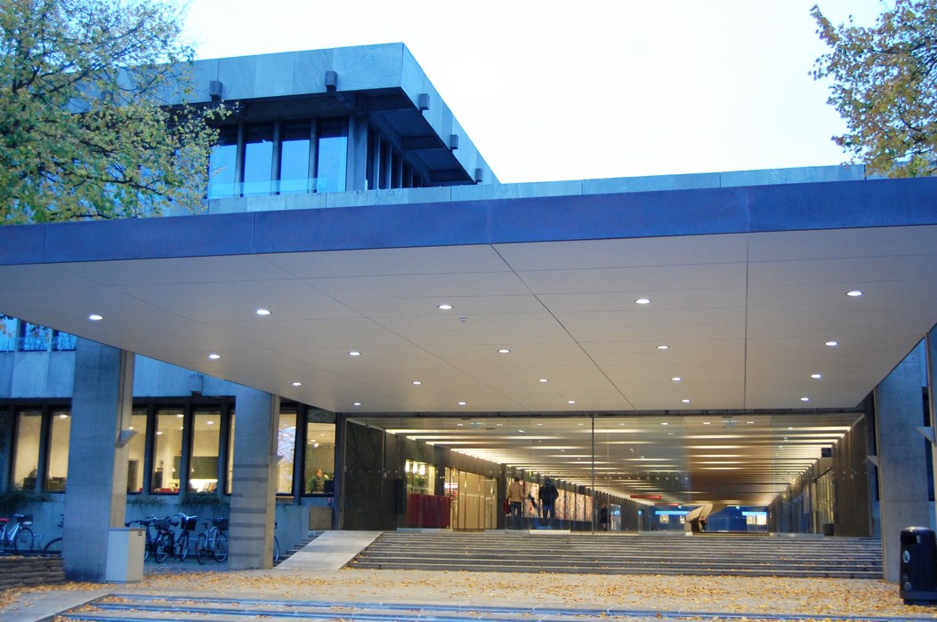 Foto af hovedindgangen på Danmarks Tekniske Universitet