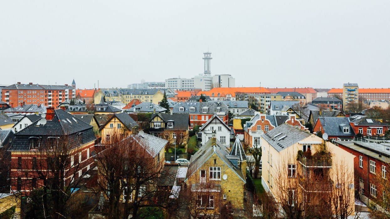 Luftfoto af en by